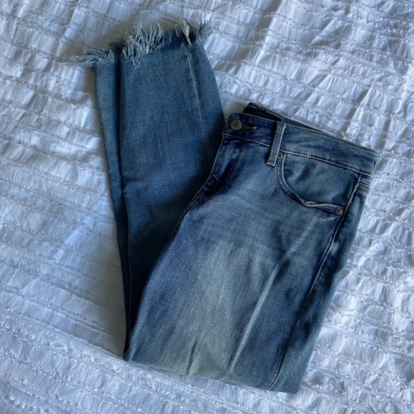 Lucky Brand Shredded Hem Denim - Picture 10 of 10
